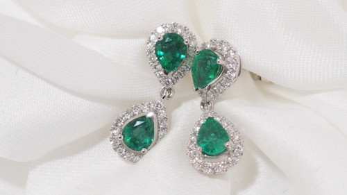 Paire De Pendants d'Oreille En Or Blanc, Emeraudes Et Diamants