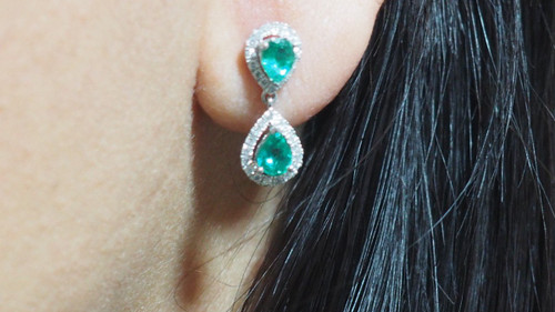Paire De Pendants d'Oreille En Or Blanc, Emeraudes Et Diamants