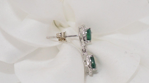 Paire De Pendants d'Oreille En Or Blanc, Emeraudes Et Diamants