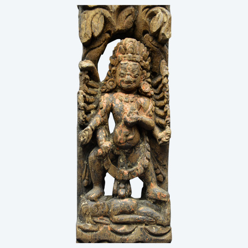 Nepal, XVI - XVII secolo, Piccolo elemento architettonico in legno raffigurante il dio Shiva