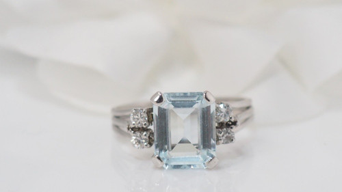 Anello bianco, acquamarina e diamanti