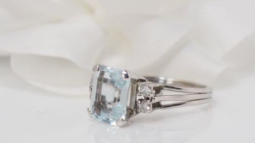 Anello bianco, acquamarina e diamanti