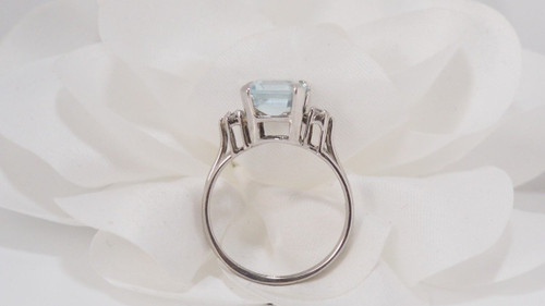 Anello bianco, acquamarina e diamanti