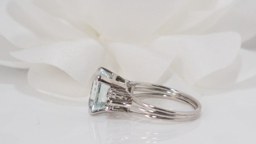 Anello bianco, acquamarina e diamanti