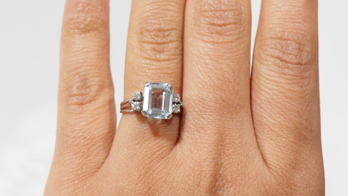 Anello bianco, acquamarina e diamanti