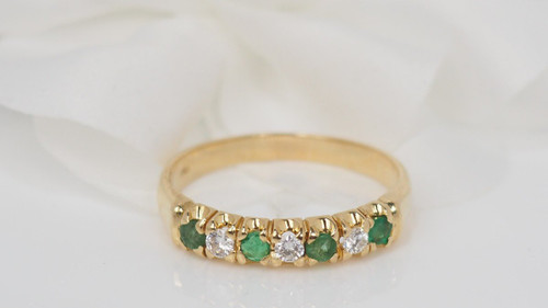 Bague Demi Alliance En Or Jaune, Diamants Et Emeraudes