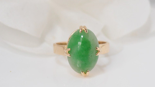 Anello in oro giallo e giada