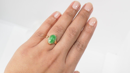 Anello in oro giallo e giada