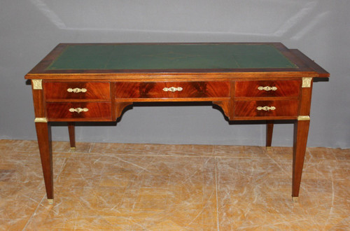 Grande scrivania in stile restauro piatto in mogano XX