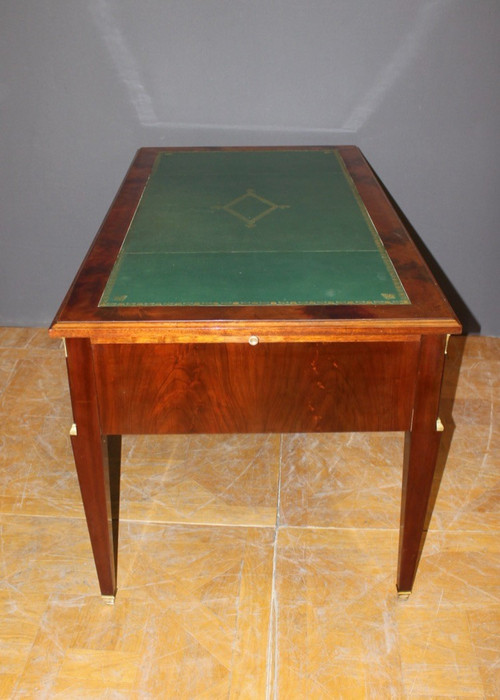 Grande scrivania in stile restauro piatto in mogano XX