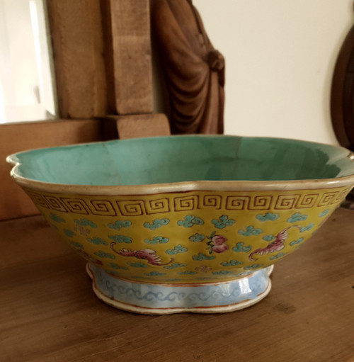 Large 19th c Chinese high-footed 5-lobed bowl, Tongzhi period