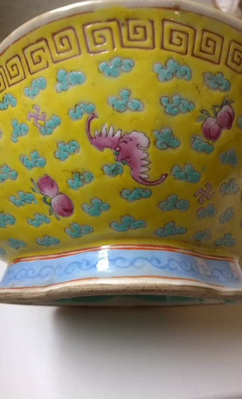 Large 19th c Chinese high-footed 5-lobed bowl, Tongzhi period