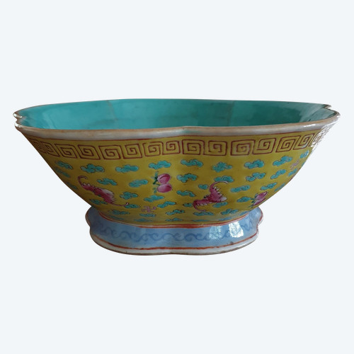 Large 19th c Chinese high-footed 5-lobed bowl, Tongzhi period