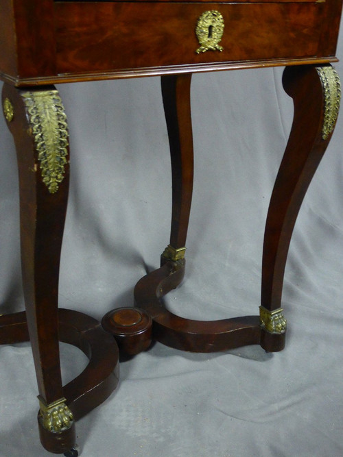 TABLE  En Acajou