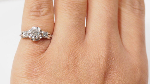 Anello Solitario In Platino E Diamanti