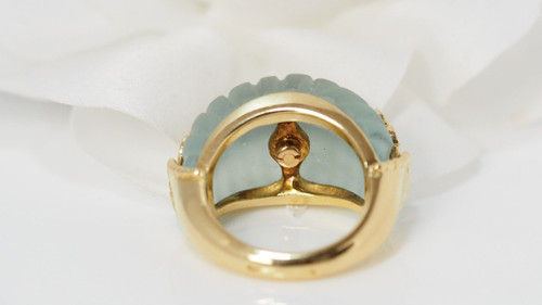 Anello in oro giallo, zaffiri e diamanti