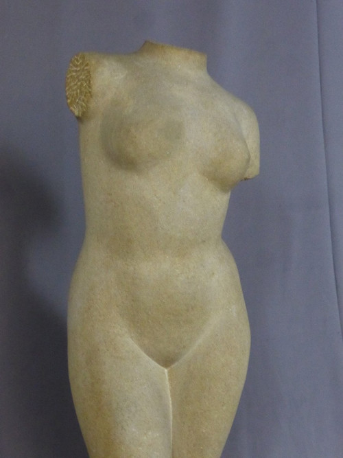Scultura in pietra firmata Tajana André