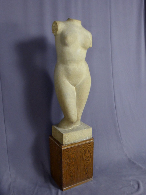 Scultura in pietra firmata Tajana André