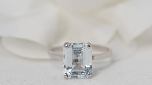 Anello In Oro Bianco E Acquamarina