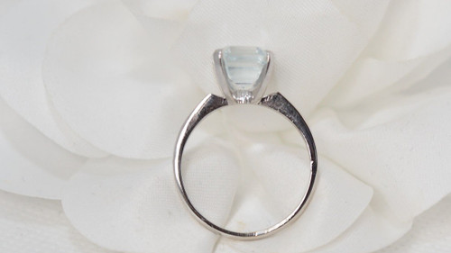 Anello In Oro Bianco E Acquamarina