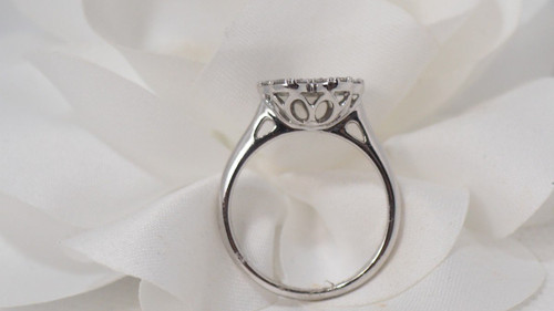 Anello Fiore In Oro Bianco E Diamanti