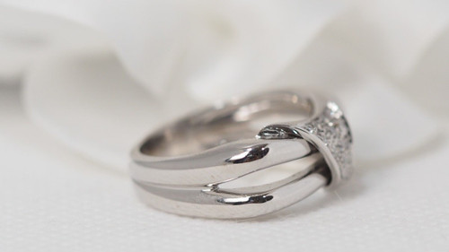 Anello Nodo In Oro Bianco E Diamanti