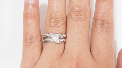 Anello Nodo In Oro Bianco E Diamanti