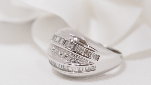 Bague Jonc En Or Gris Sertie De Diamants