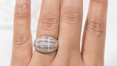 Bague Jonc En Or Gris Sertie De Diamants