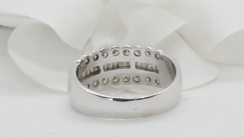 Bague Bandeau En Or Blanc Sertie De Diamants