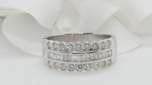 Bague Bandeau En Or Blanc Sertie De Diamants