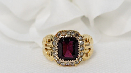 Bague En Or Jaune, Grenat  Et diamants taille rose