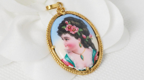Pendentif En Or Jaune Et Porcelaine