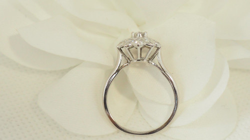 Margeritenring aus Weißgold und Diamanten