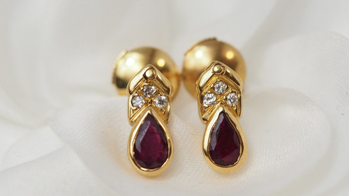 Boucles d'Oreilles En Or Jaune, Rubis Et Diamants