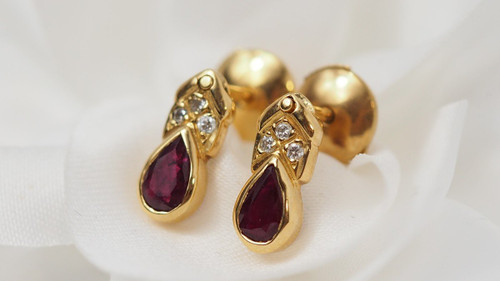 Boucles d'Oreilles En Or Jaune, Rubis Et Diamants