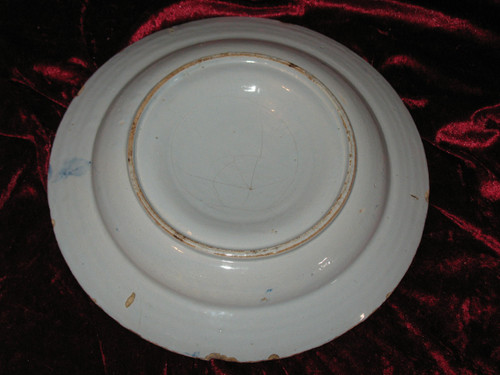 Coppia di piatti ombelicali in terracotta di Delft, XVIII secolo, decorazione floreale in blu
