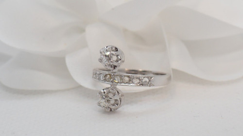 Anello in oro bianco, platino e diamanti