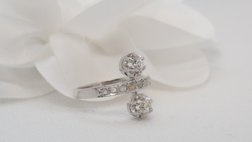 Anello in oro bianco, platino e diamanti