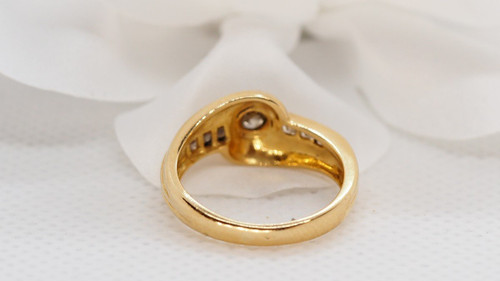 Anello In Oro Giallo E Diamanti