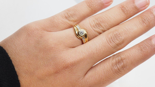 Anello In Oro Giallo E Diamanti