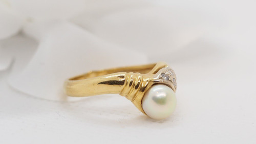 Anello In Oro Giallo, Perla Coltivata E Diamanti