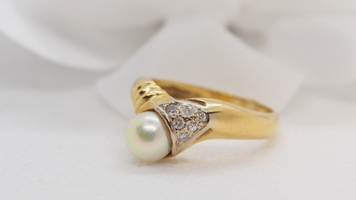 Anello In Oro Giallo, Perla Coltivata E Diamanti