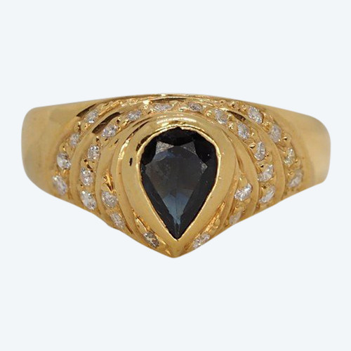 Bague En Or Jaune Sertie d'Un Saphir En Poire Et Diamants