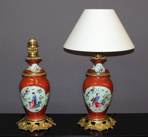 Coppia Di Lampade In Porcellana Con Decoro Cinese E Montatura In Bronzo Dorato Fine XIX