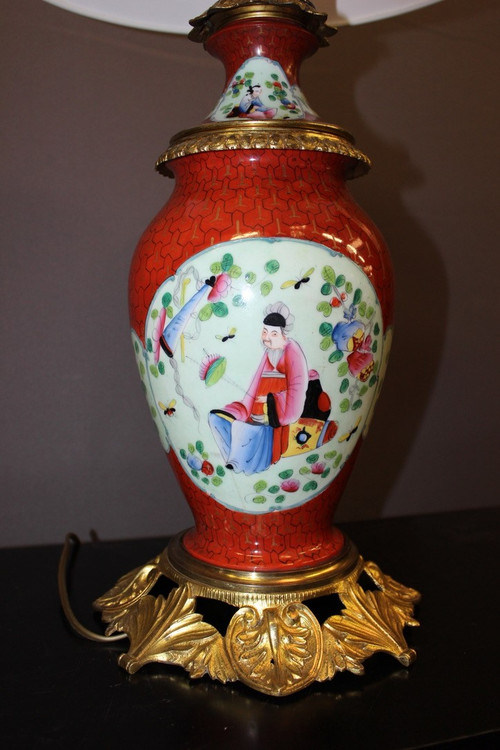 Coppia Di Lampade In Porcellana Con Decoro Cinese E Montatura In Bronzo Dorato Fine XIX