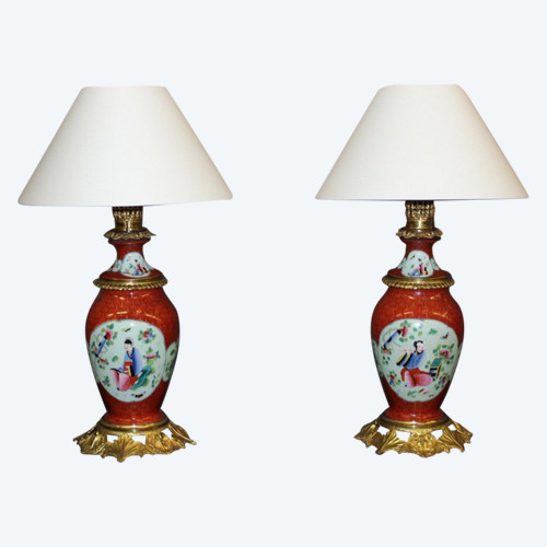 Coppia Di Lampade In Porcellana Con Decoro Cinese E Montatura In Bronzo Dorato Fine XIX