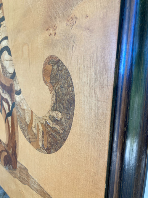 Grande pannello intarsiato in legno esotico, Tigre del Benghale, firmato Rosenau, circa 1930