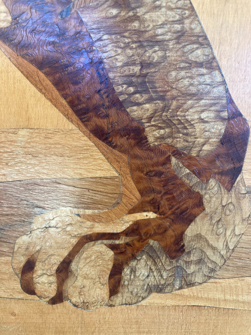 Grande pannello intarsiato in legno esotico, Tigre del Benghale, firmato Rosenau, circa 1930