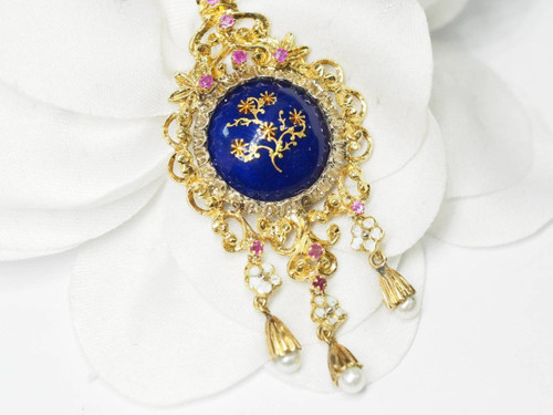 Broche pendentif en or jaune, rubis et perles